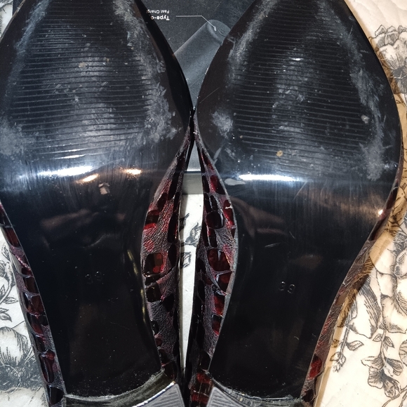 Girotti burgundy shiny croco heels! - Picture 6 of 6